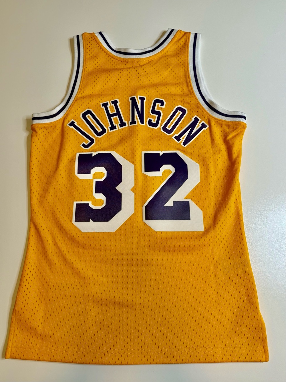 Mitchell & Ness Hardwood Classics Magic Johnson #32 Lakers Jersey - Picture 2 of 9
